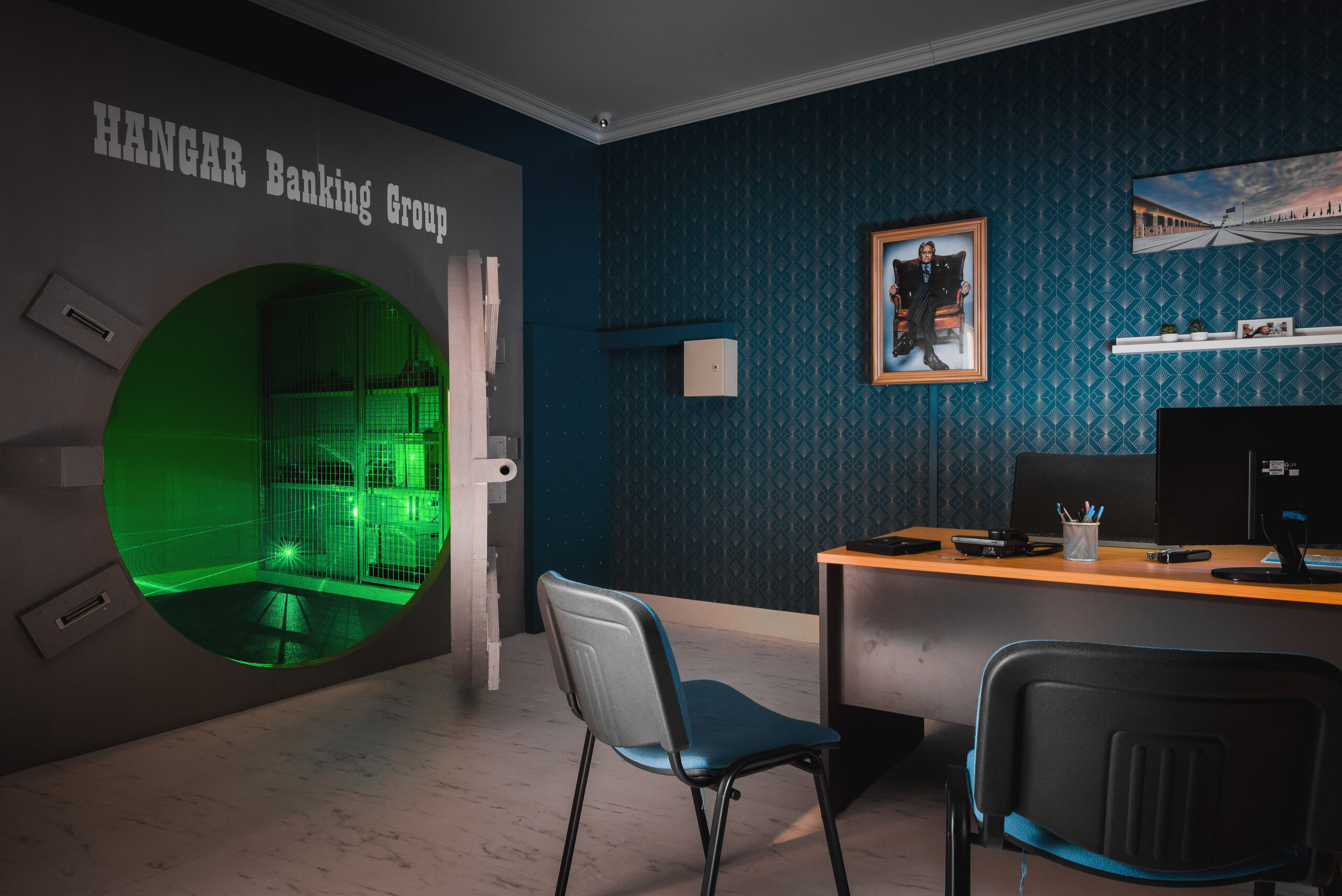 Team building Deauville - Escape Game immersif au Hangar à Énigmes, salle Hangar Banking Group